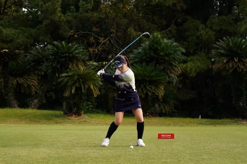 西村優菜のドライバースイング連続写真【2021年JLPGAツアーチャンピオンシップリコーカップ】
