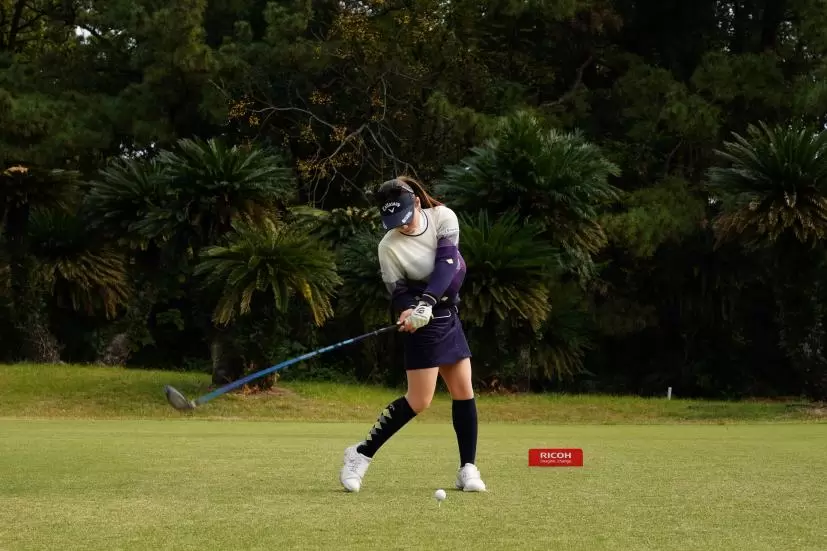 西村優菜のドライバースイング連続写真【2021年JLPGAツアーチャンピオンシップリコーカップ】
