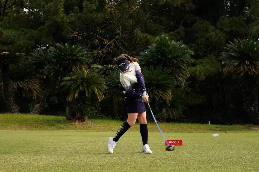 西村優菜のドライバースイング連続写真【2021年JLPGAツアーチャンピオンシップリコーカップ】