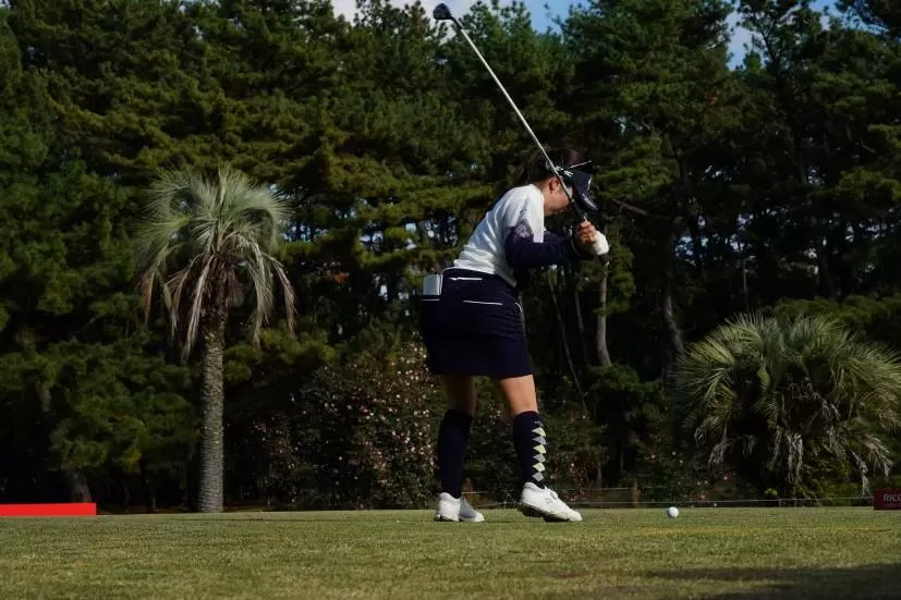 西村優菜のユーティリティスイング連続写真【2021年JLPGAツアーチャンピオンシップリコーカップ】