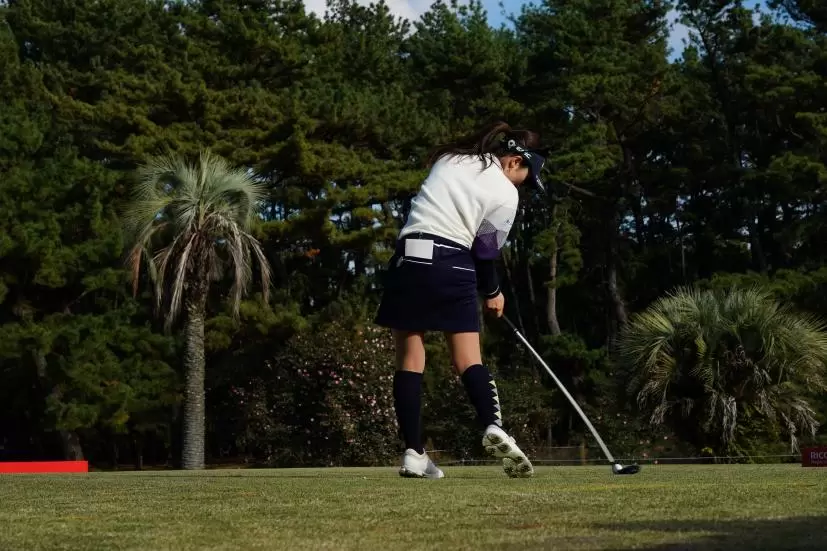 西村優菜のユーティリティスイング連続写真【2021年JLPGAツアーチャンピオンシップリコーカップ】