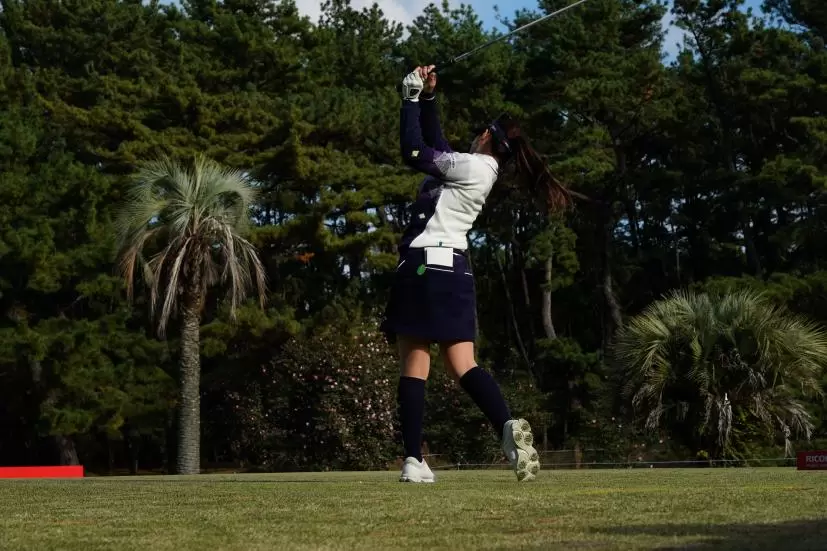 西村優菜のユーティリティスイング連続写真【2021年JLPGAツアーチャンピオンシップリコーカップ】