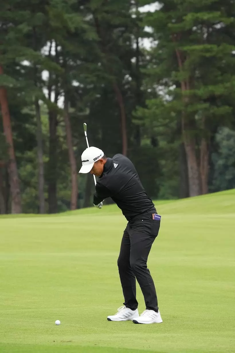 コリン・モリカワのアイアンスイング　バックスイング③