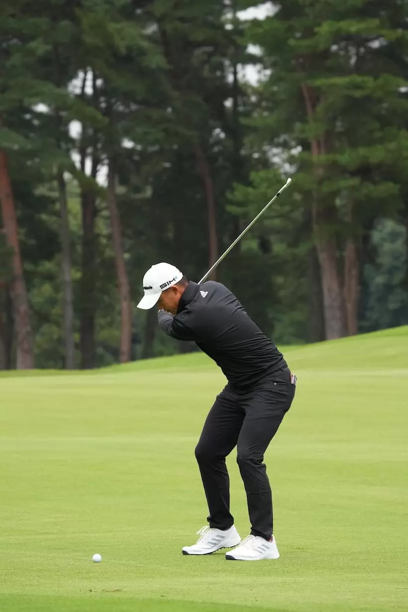 コリン・モリカワのアイアンスイング　ダウンスイング①