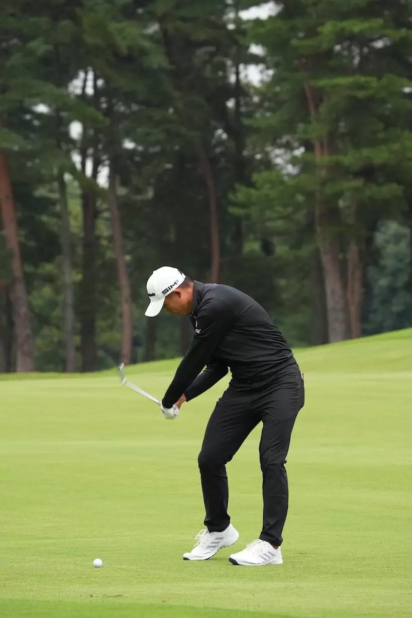 コリン・モリカワのアイアンスイング　ダウンスイング②