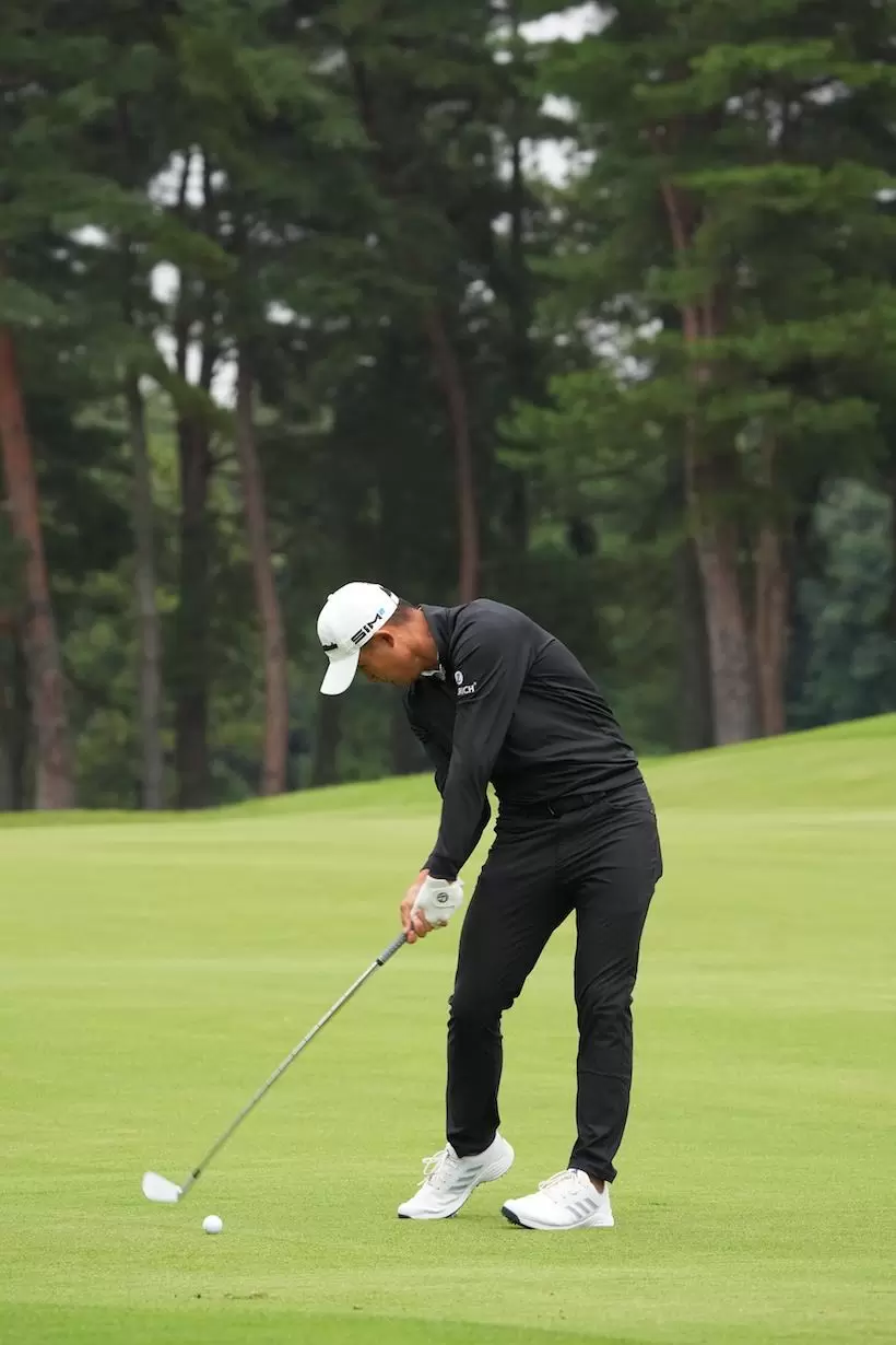 コリン・モリカワのアイアンスイング　ダウンスイング③