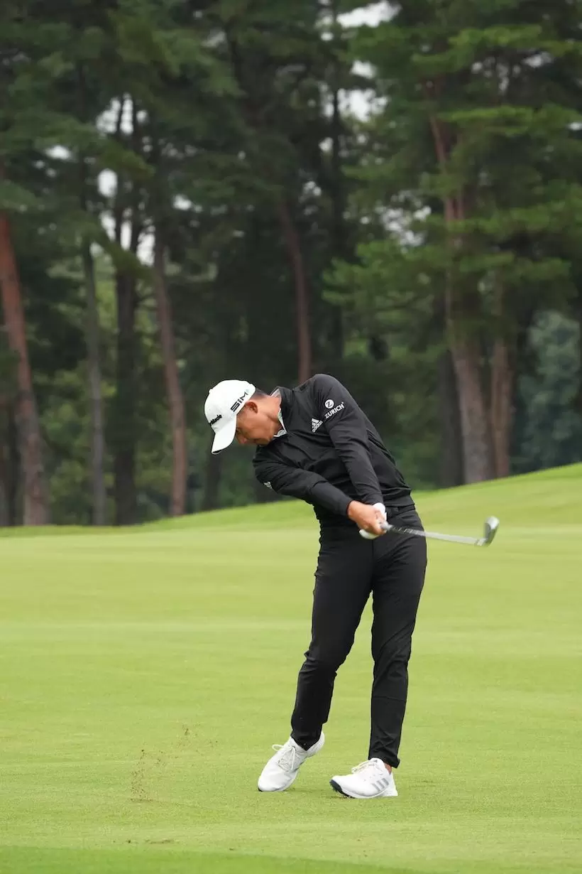 コリン・モリカワのアイアンスイング　フォロー①