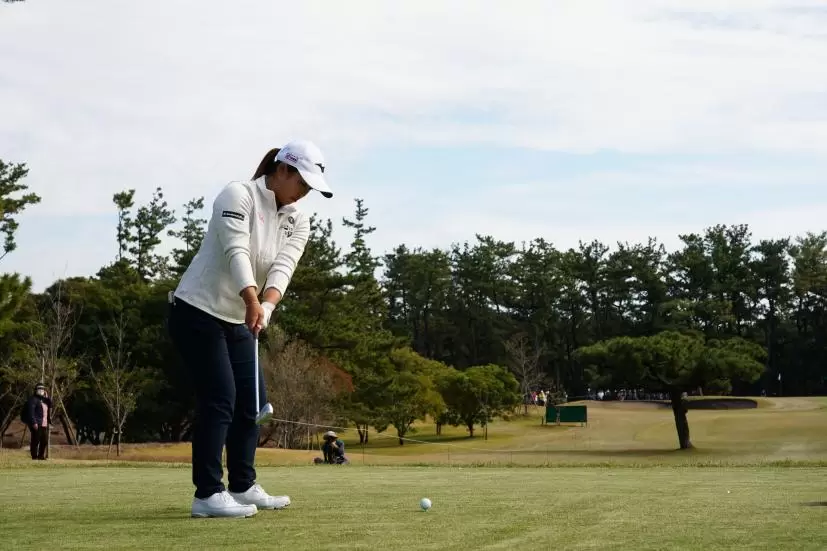 西郷真央のアイアンスイング連続写真【2021年JLPGAツアーチャンピオンシップリコーカップ】