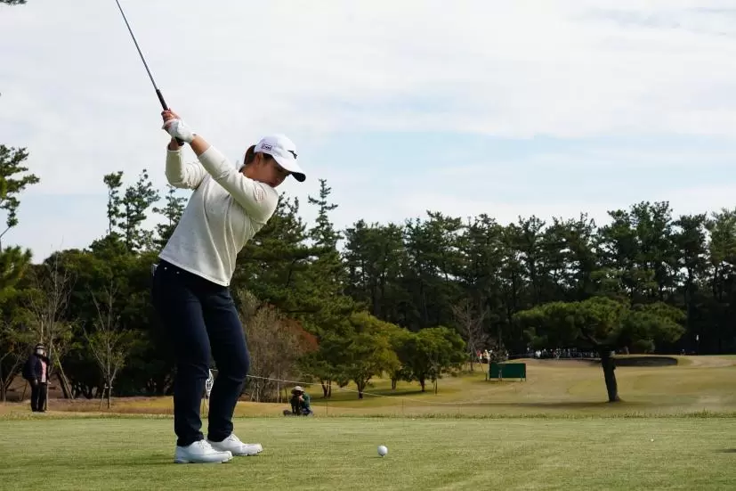 西郷真央のアイアンスイング連続写真【2021年JLPGAツアーチャンピオンシップリコーカップ】