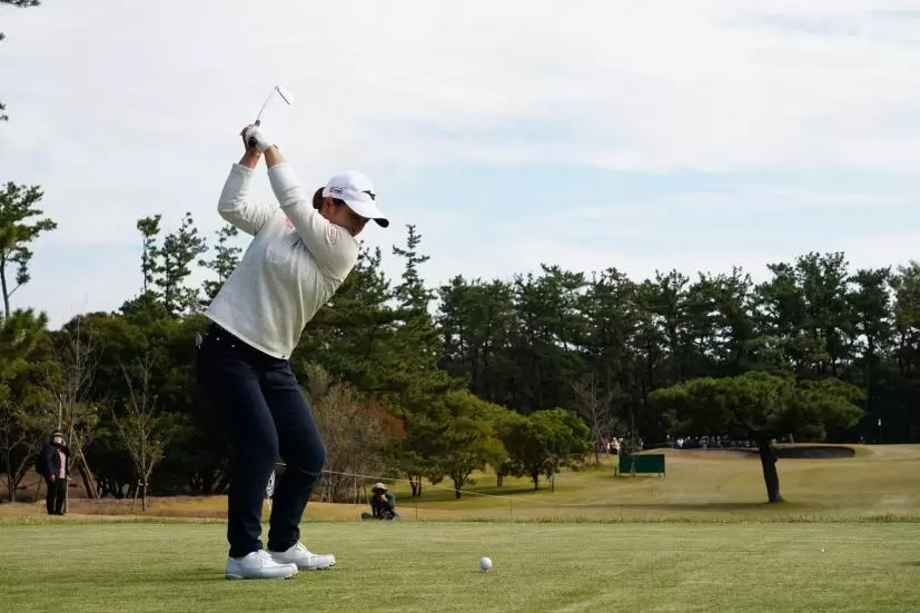 西郷真央のアイアンスイング連続写真【2021年JLPGAツアーチャンピオンシップリコーカップ】