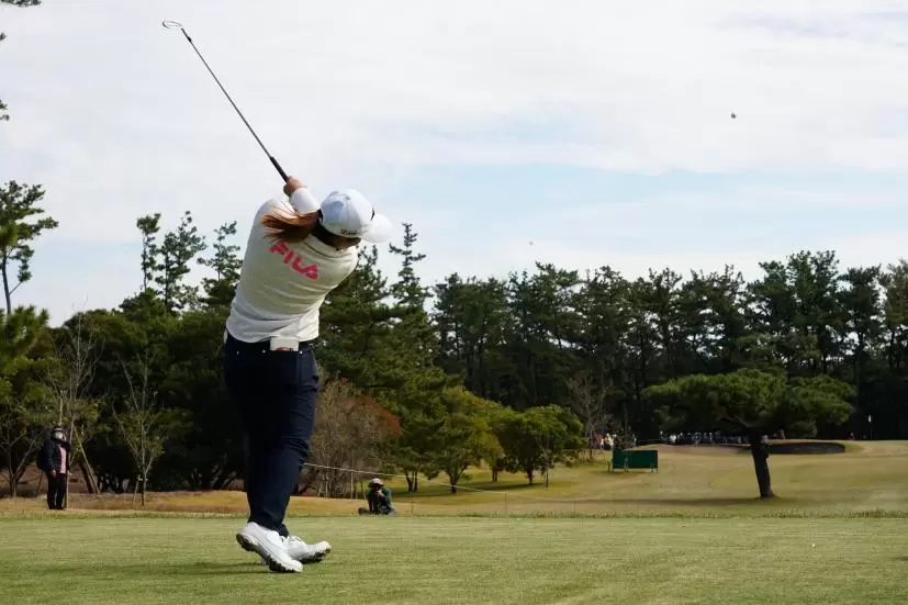 西郷真央のアイアンスイング連続写真【2021年JLPGAツアーチャンピオンシップリコーカップ】