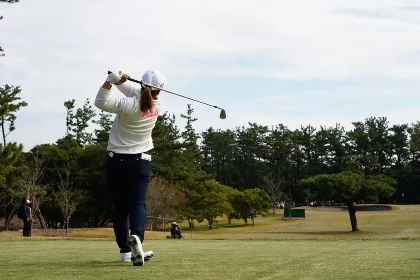 西郷真央のアイアンスイング連続写真【2021年JLPGAツアーチャンピオンシップリコーカップ】