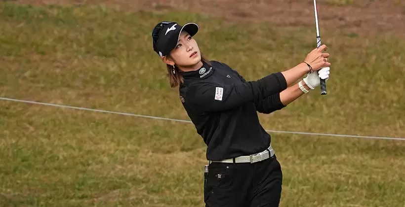 原英莉花のアイアンスイング（ラフ・斜め前）連続写真【2021年JLPGAツアーチャンピオンシップリコーカップ】