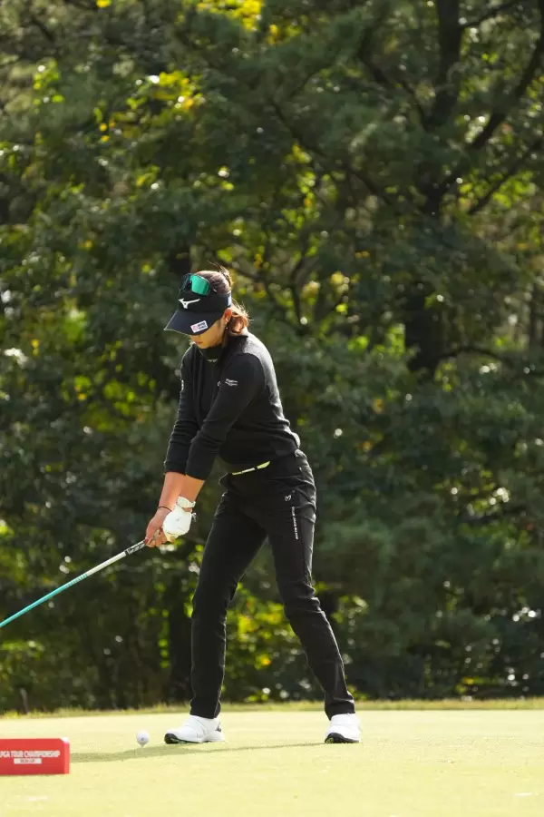 原英莉花のドライバースイング（斜め前）連続写真【2021年JLPGAツアーチャンピオンシップリコーカップ】