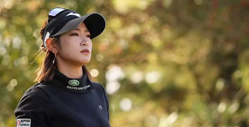 原英莉花のウェッジスイング（ラフ・後方）連続写真【2021年JLPGAツアーチャンピオンシップリコーカップ】