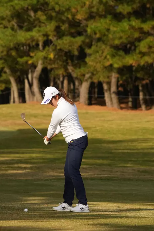 稲見萌寧のウェッジスイング連続写真【2021年JLPGAツアーチャンピオンシップリコーカップ】