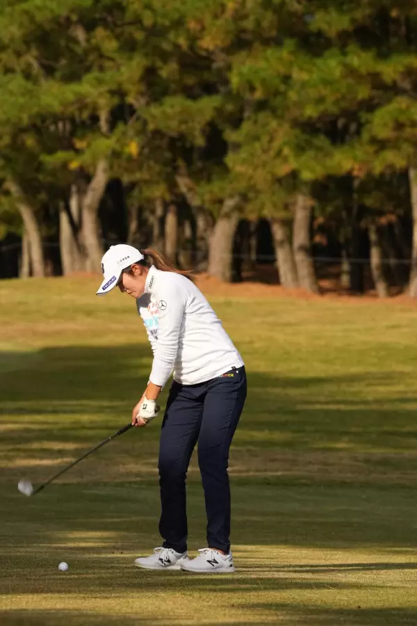 稲見萌寧のウェッジスイング連続写真【2021年JLPGAツアーチャンピオンシップリコーカップ】