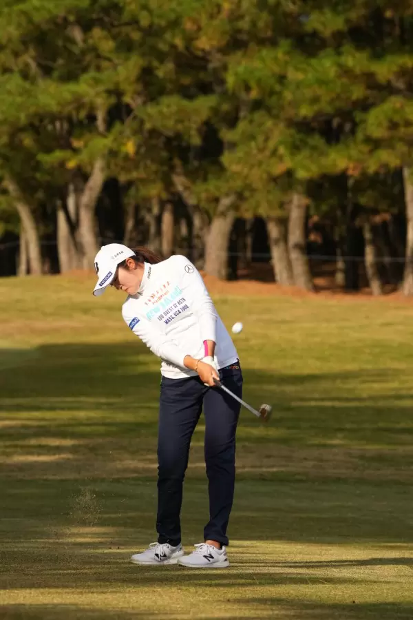 稲見萌寧のウェッジスイング連続写真【2021年JLPGAツアーチャンピオンシップリコーカップ】
