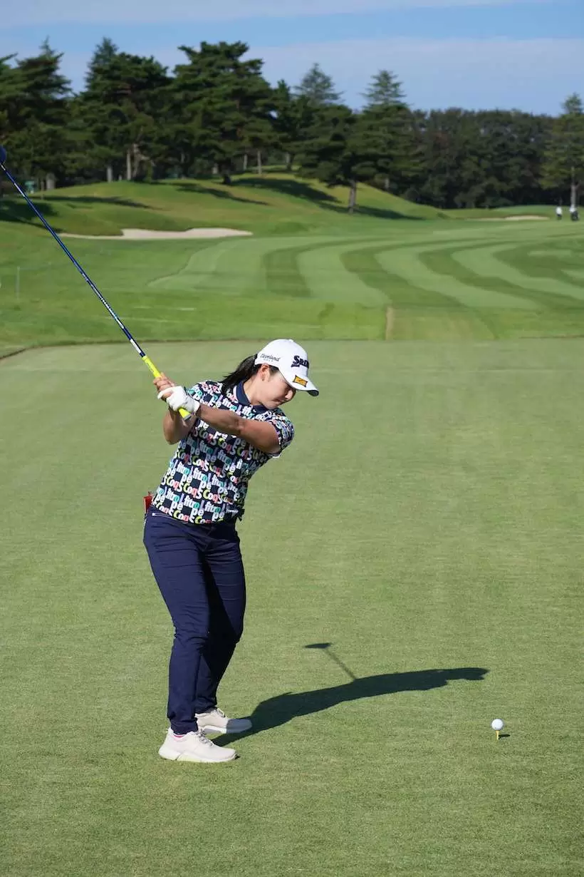 小祝さくら　ドライバー（後方）｜バックスイング③