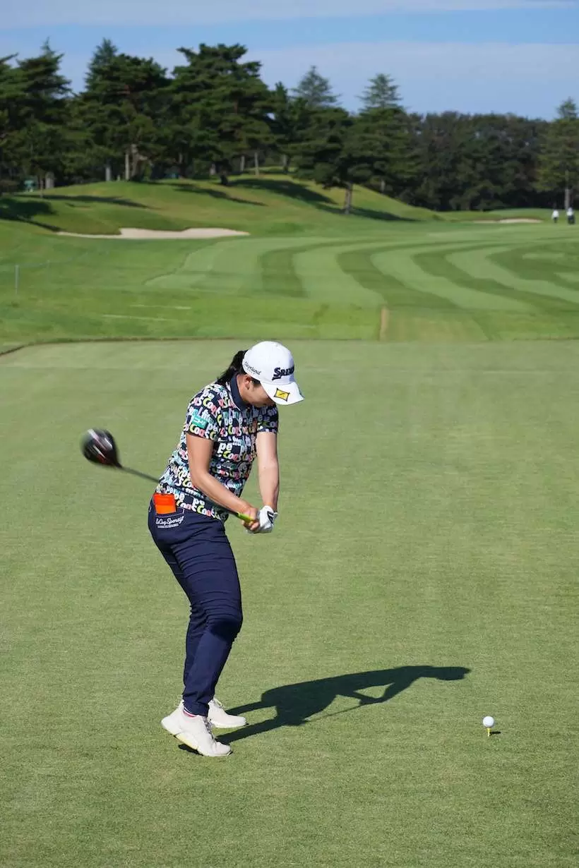 小祝さくら　ドライバー（後方）｜ダウンスイング③