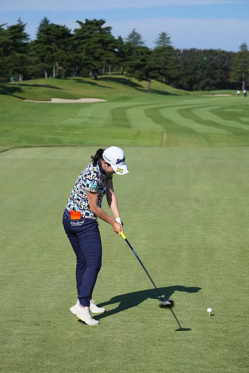 小祝さくら　ドライバー（後方）｜ダウンスイング④