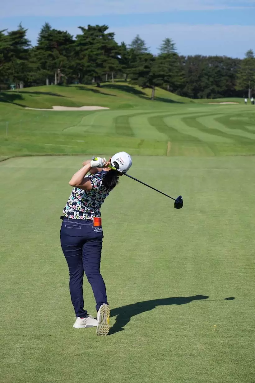 小祝さくら　ドライバー（後方）｜フィニッシュ