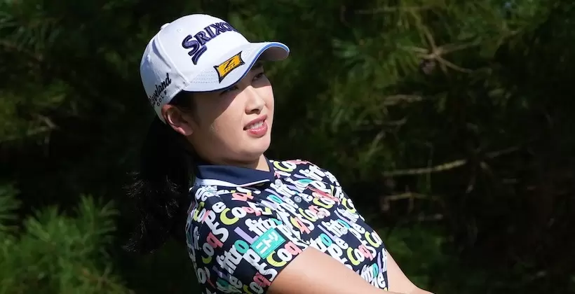 小祝さくらのドライバースイング（後方）連続写真【2021日本女子オープン】