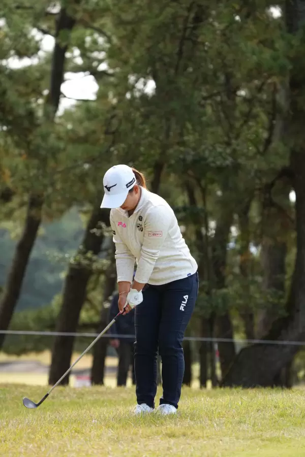 西郷真央のウェッジスイング（アプローチ）連続写真【2021年JLPGAツアーチャンピオンシップリコーカップ】