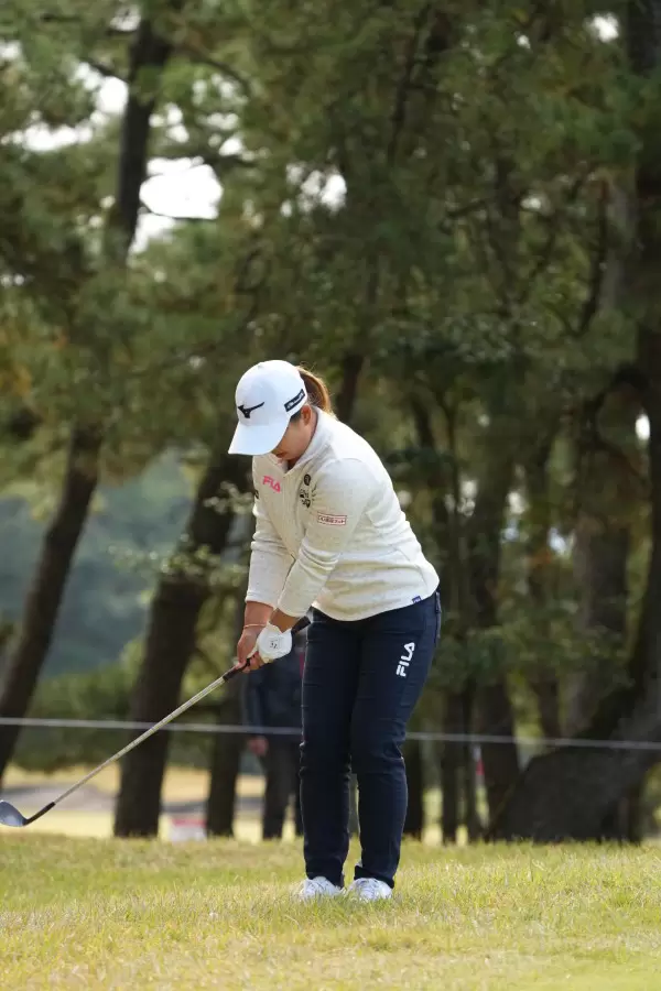 西郷真央のウェッジスイング（アプローチ）連続写真【2021年JLPGAツアーチャンピオンシップリコーカップ】