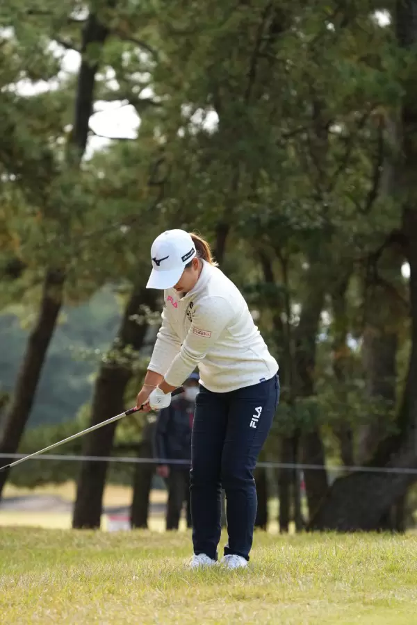 西郷真央のウェッジスイング（アプローチ）連続写真【2021年JLPGAツアーチャンピオンシップリコーカップ】