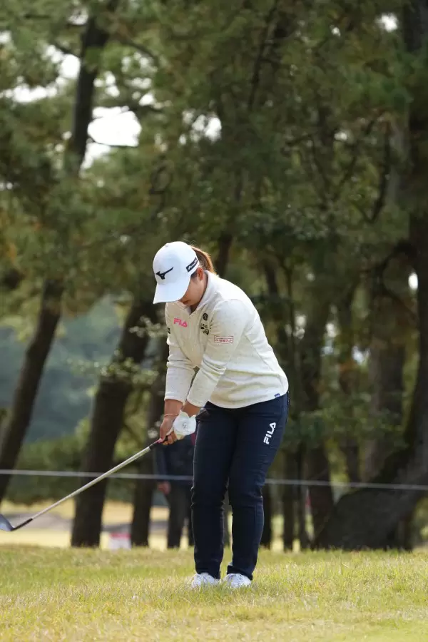 西郷真央のウェッジスイング（アプローチ）連続写真【2021年JLPGAツアーチャンピオンシップリコーカップ】