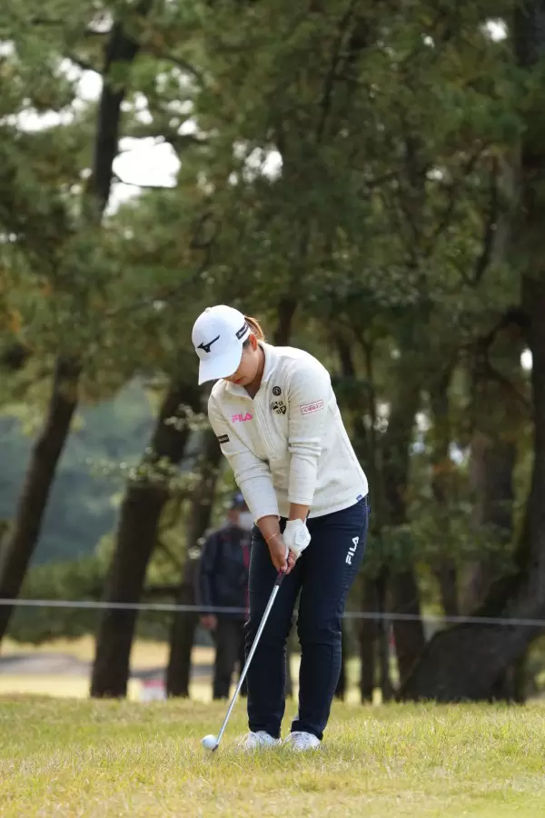 西郷真央のウェッジスイング（アプローチ）連続写真【2021年JLPGAツアーチャンピオンシップリコーカップ】