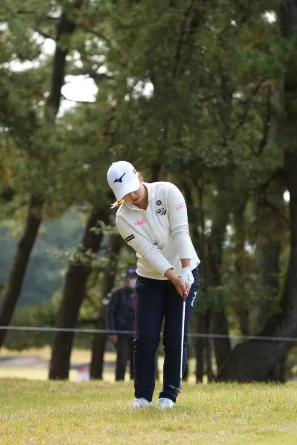 西郷真央のウェッジスイング（アプローチ）連続写真【2021年JLPGAツアーチャンピオンシップリコーカップ】