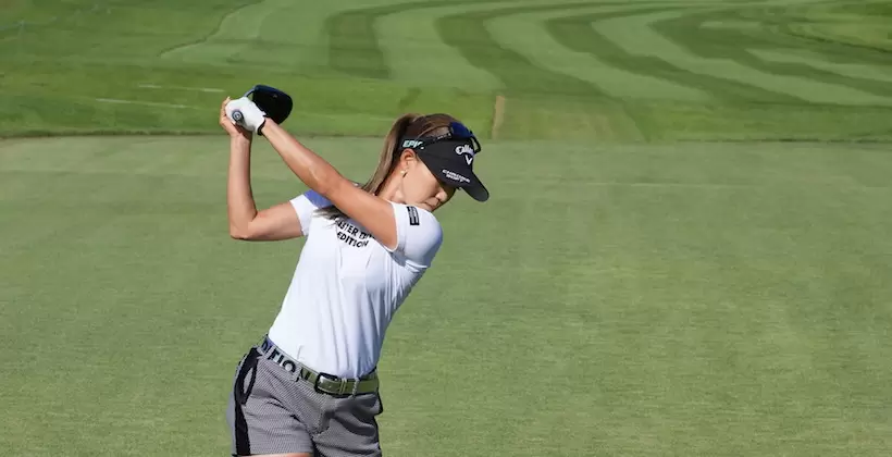上田桃子のドライバースイング（後方）連続写真【2021日本女子オープン】