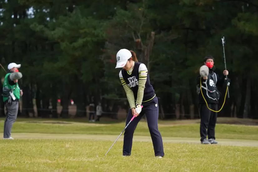 古江彩佳のアイアンスイング（ラフ）連続写真【2021年JLPGAツアーチャンピオンシップリコーカップ】