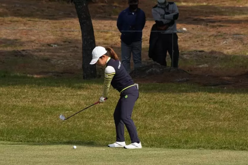 古江彩佳のウェッジスイング（フルスイング）連続写真【2021年JLPGAツアーチャンピオンシップリコーカップ】