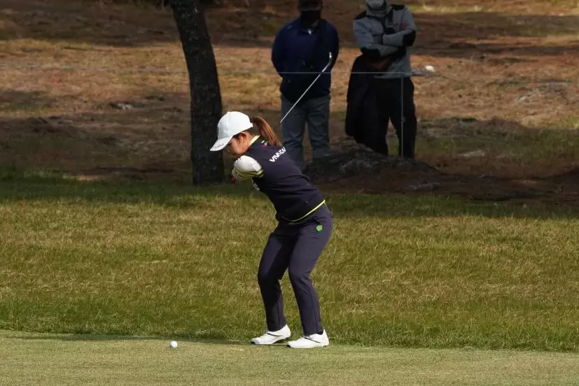 古江彩佳のウェッジスイング（フルスイング）連続写真【2021年JLPGAツアーチャンピオンシップリコーカップ】