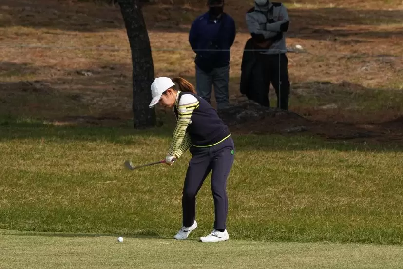 古江彩佳のウェッジスイング（フルスイング）連続写真【2021年JLPGAツアーチャンピオンシップリコーカップ】