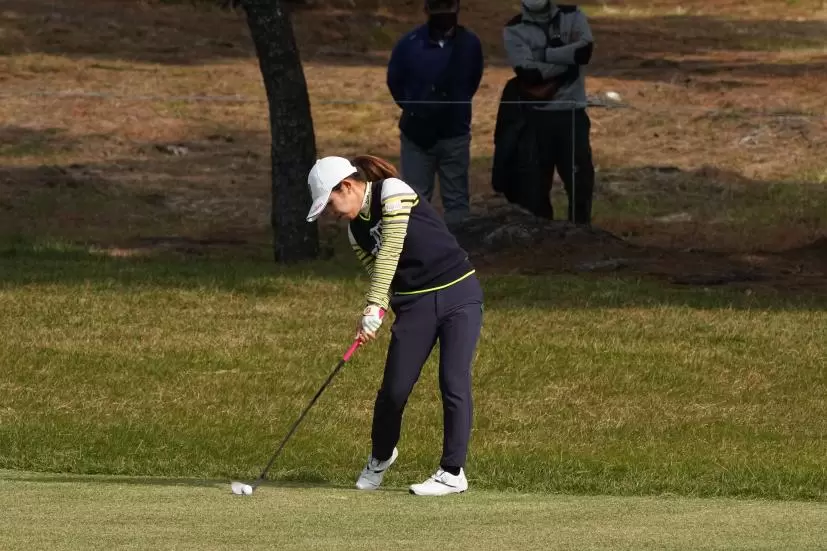 古江彩佳のウェッジスイング（フルスイング）連続写真【2021年JLPGAツアーチャンピオンシップリコーカップ】