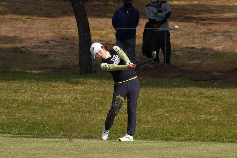 古江彩佳のウェッジスイング（フルスイング）連続写真【2021年JLPGAツアーチャンピオンシップリコーカップ】