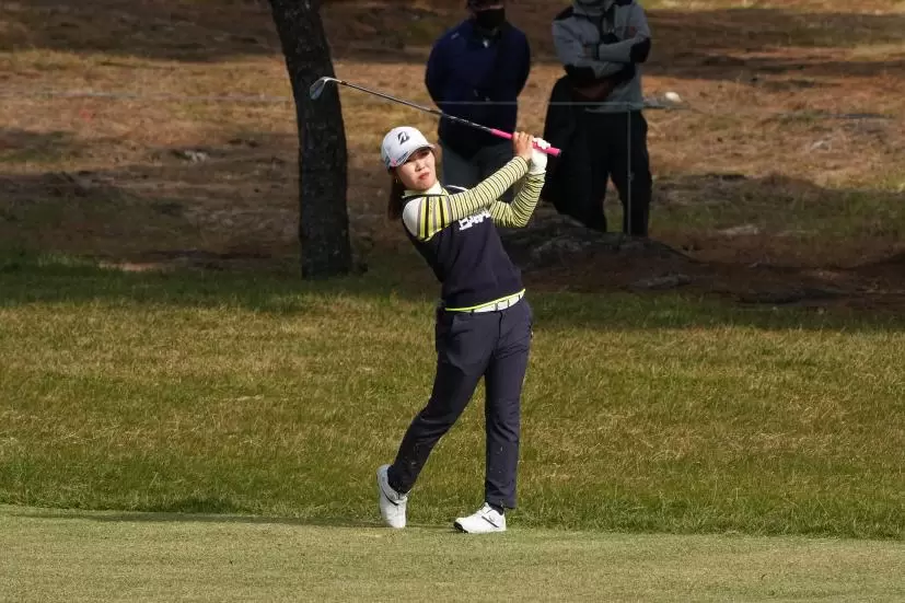 古江彩佳のウェッジスイング（フルスイング）連続写真【2021年JLPGAツアーチャンピオンシップリコーカップ】