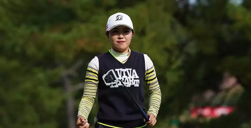 古江彩佳のパッティングストローク（斜め前方）連続写真【2021年JLPGAツアーチャンピオンシップリコーカップ】