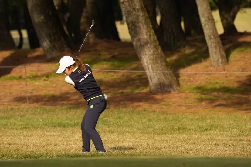 古江彩佳のウェッジスイング連続写真【2021年JLPGAツアーチャンピオンシップリコーカップ】