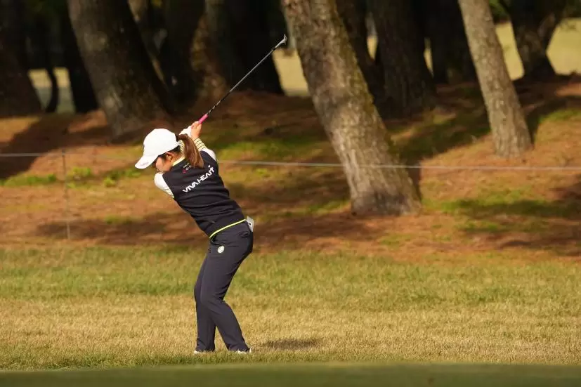 古江彩佳のウェッジスイング連続写真【2021年JLPGAツアーチャンピオンシップリコーカップ】