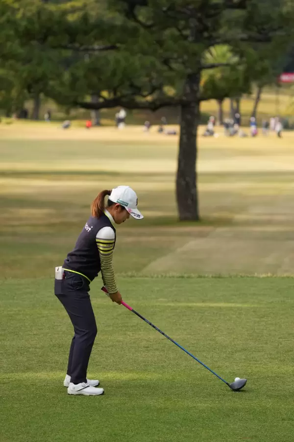 古江彩佳のドライバースイング（後方）連続写真【2021年JLPGAツアーチャンピオンシップリコーカップ】