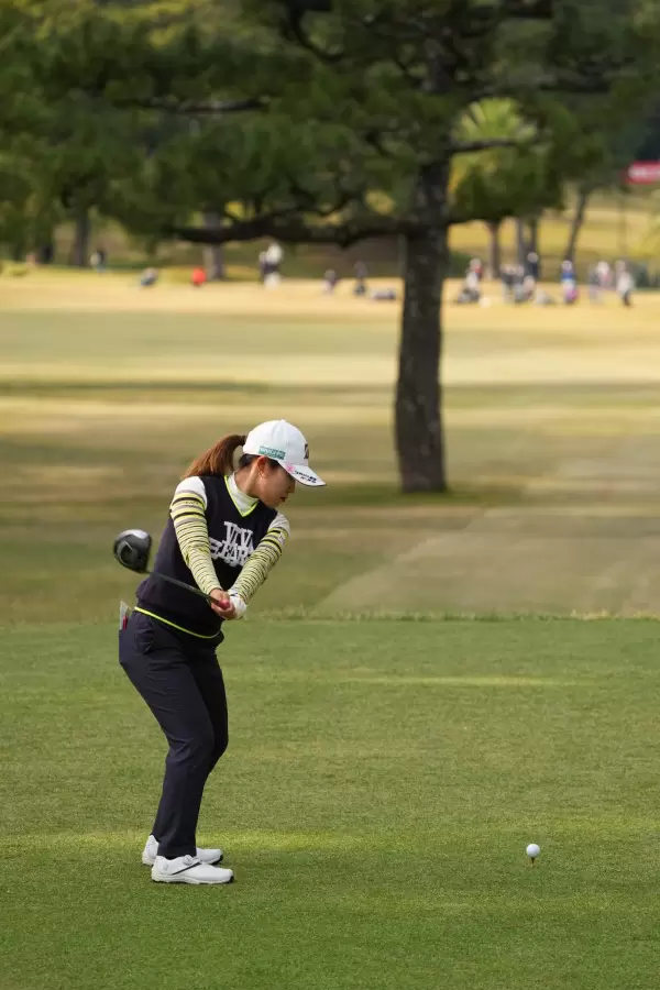 古江彩佳のドライバースイング（後方）連続写真【2021年JLPGAツアーチャンピオンシップリコーカップ】