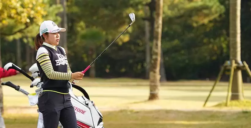 古江彩佳のアイアンスイング（正面）連続写真【2021年JLPGAツアーチャンピオンシップリコーカップ】