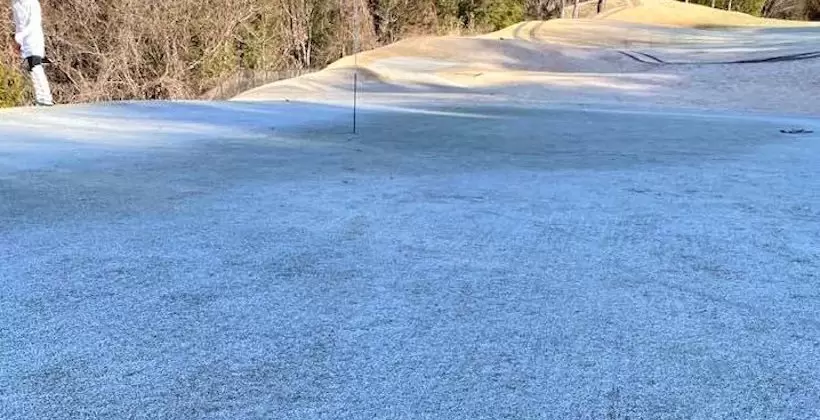 凍ったグリーンこそ上達のチャンス！冬のアプローチ練習方法とミスしないアプローチ術