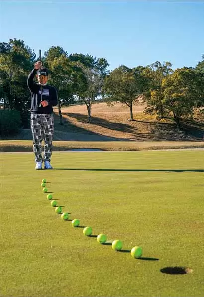 下りは上りに比べ傾斜の影響を大きく受ける。スピードが落ちるカップ周りはより慎重にラインを読もう。