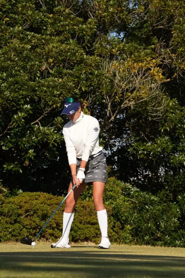 原英莉花のドライバースイング（斜め前方）連続写真【2021年JLPGAツアーチャンピオンシップリコーカップ】